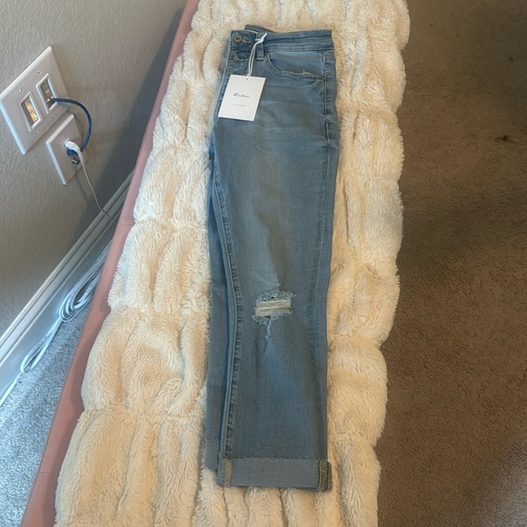 Elevate your everyday style with these low rise cuffed cropped skinny jeans. - Picture 4 of 4